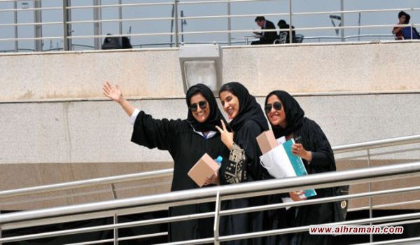 السعودية تبدأ تطبيق قرار حضور النساء مباراة كرة القدم للمرة الأولى
