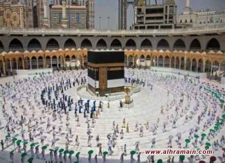 “عكاظ” السعودية: لا صحة للسماح لغير المعتمرين بأداء الطواف بالمسجد الحرام