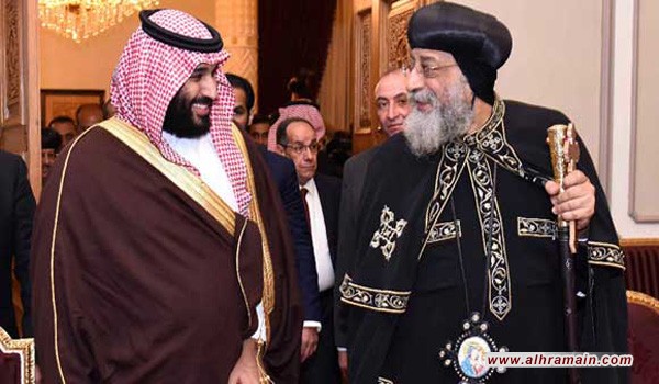 ولي العهد السعودي يزور الكاتدرائية المرقسية في مصر ويلتقي مع البابا في أول زيارة من نوعها لمسؤول سعودي