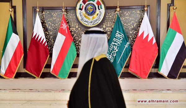 بلومبرغ: قطر قد تفاجئ السعودية بالانسحاب من التعاون الخليجي