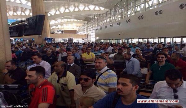 السعودية: أزمة وفوضى ومظاهرات في مطار الملك خالد 