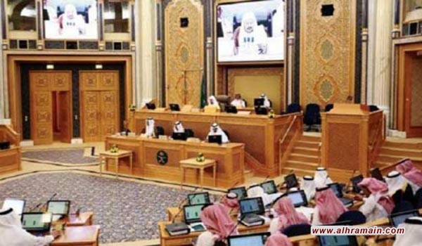وزير سعودي يتهم مؤسسات حكومية وخاصة وأفرادا في بتهريب النفط