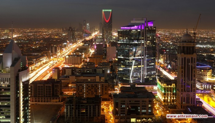 بلومبرغ: السعودية توسع التوظيف بالقطاع العام مع ركود الاقتصاد