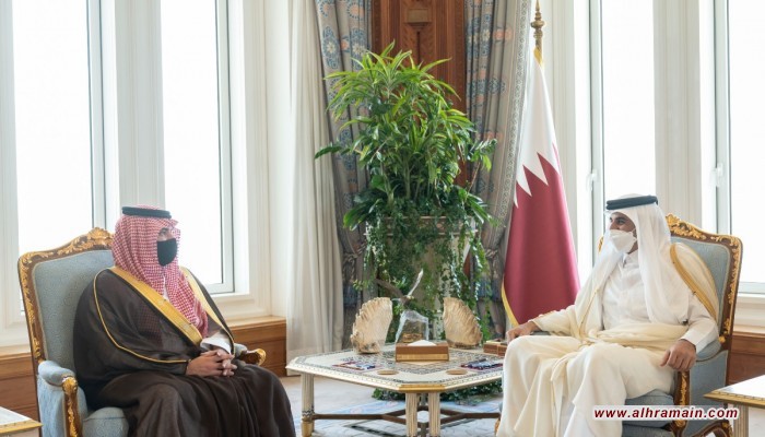 أمير قطر ورئيس وزرائه يبحثان مع وزير الداخلية السعودي التعاون الأمني