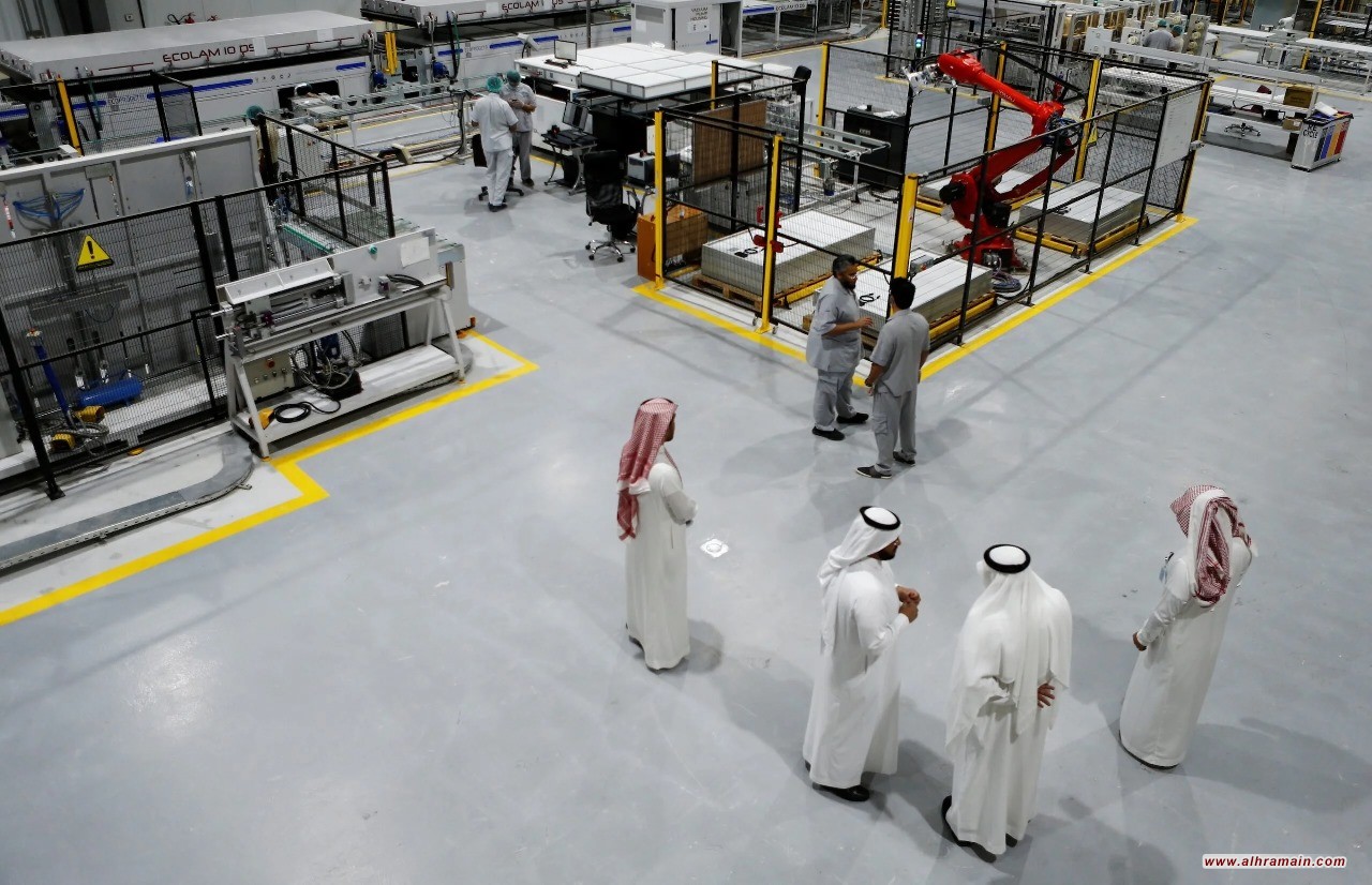 الصناعة السعودية تتراجع بشكل حاد .. انكماش يتجاوز 19% وسط استمرار الاعتماد على النفط