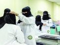 السعوديون عبر “تويتر” يرفضون تحريم عمل المرأة في المستشفيات