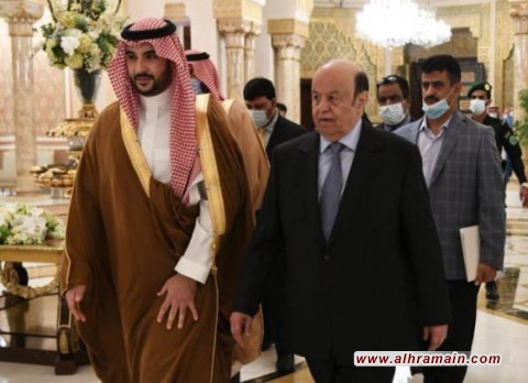 وول ستريت جورنال: السعودية دفعت الرئيس اليمني إلى التنحي وتم احتجازه في منزله بالرياض وقيدوا اتصالاته