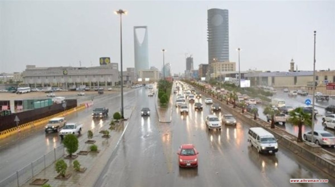 تعليق الدراسة في معظم مناطق السعودية بسبب الأمطار يكشف فشل البنية التحتية