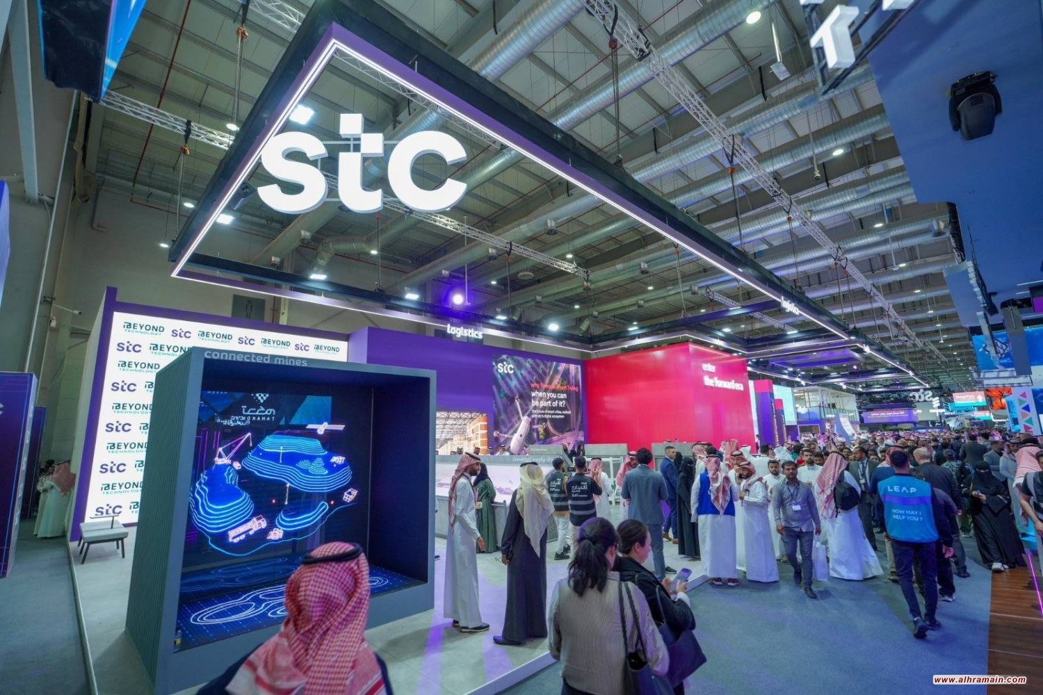 السيادي السعودي يبيع حصة في STC لجمع أكثر من مليار دولار