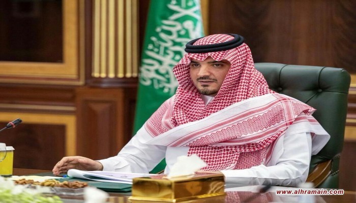 قبيل موسم الحج.. وزير الداخلية السعودي يتوعد من يأوي مخالفي نظام الإقامة