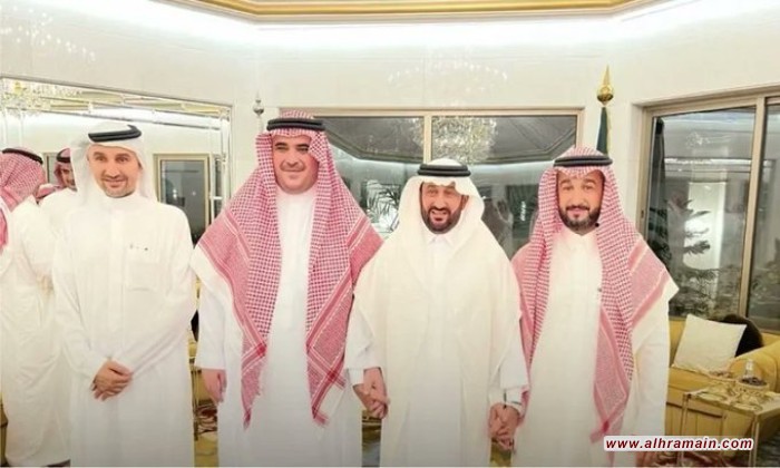 ظهور سعود القحطاني.. موالون يحتفون بعودة "الوطني" ومعارضون ينددون بـ "القاتل"