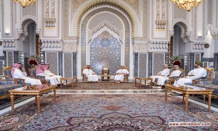 سلطان عمان يستقبل ولي العهد السعودي ويجريان مباحثات مهمة